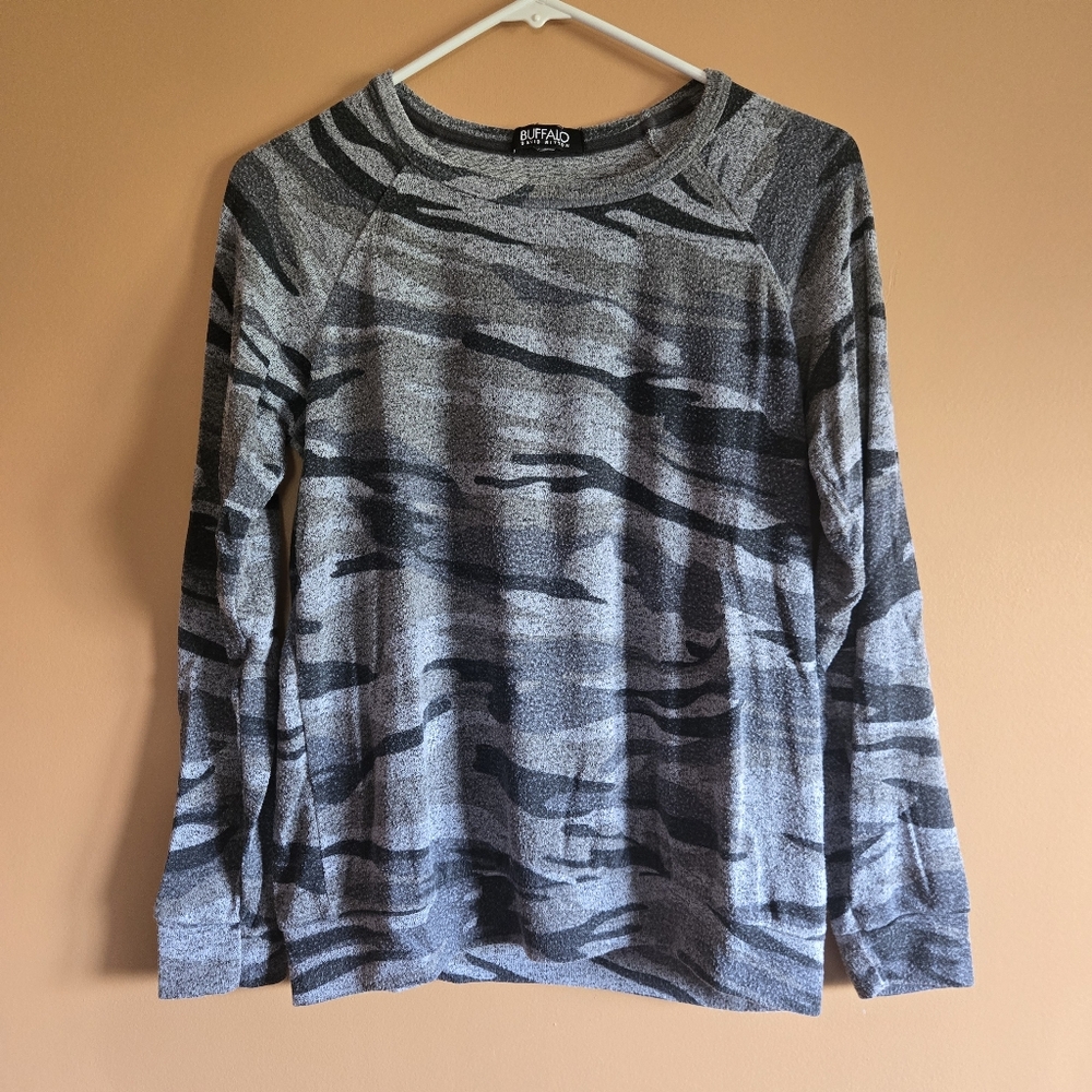 Buffalo Camo Light Sweatershirt PTP=18.5"
